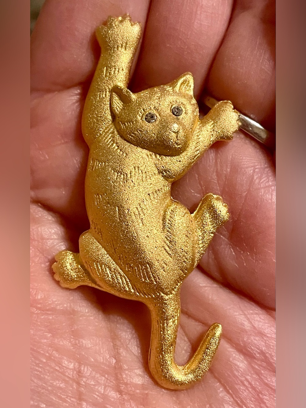 Gold Cat Brooch Pin with Rhinestone Eyes